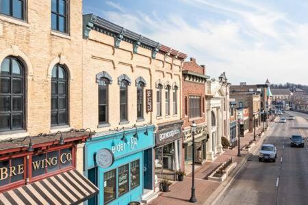 Hip Urban Loft-Small Town Charm-124 Lofts #2 West Dundee Экстерьер фото