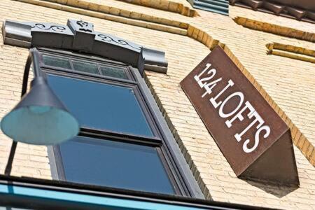 Hip Urban Loft-Small Town Charm-124 Lofts #2 West Dundee Экстерьер фото