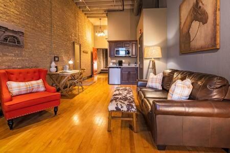 Hip Urban Loft-Small Town Charm-124 Lofts #2 West Dundee Экстерьер фото