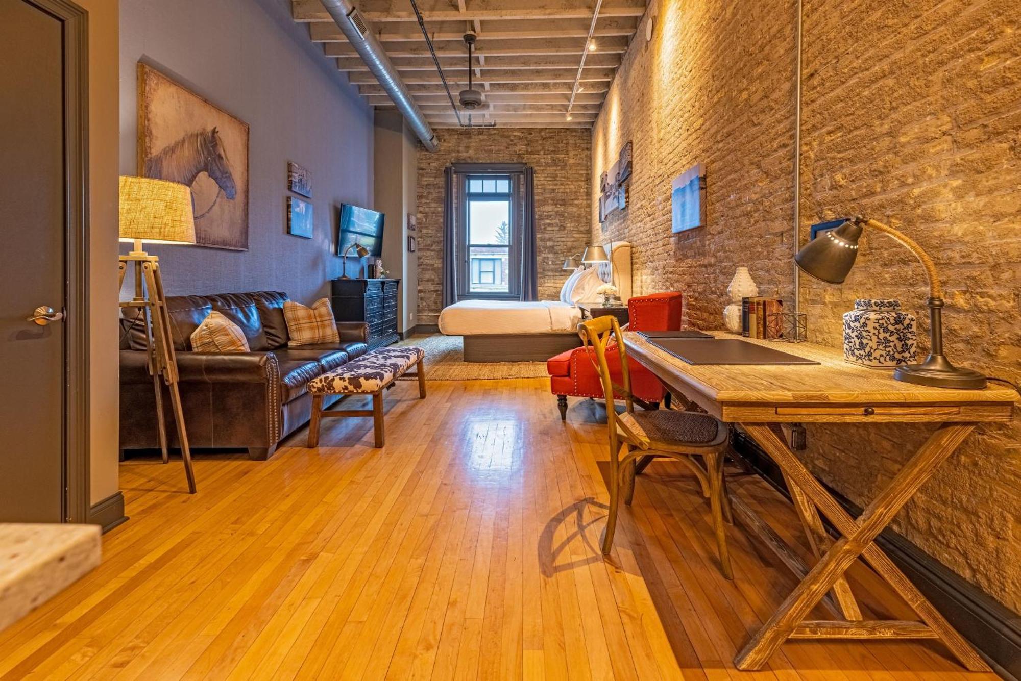 Hip Urban Loft-Small Town Charm-124 Lofts #2 West Dundee Экстерьер фото